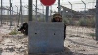 Gazze Direnişçileri 1 Siyonist Askeri Kanas Silahıyla Vurarak Ağır Yaraladı