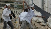 Siyonist Yerleşimciler Kudüs’ün Doğusunda Filistinlilere Ait Otobüse Saldırdı
