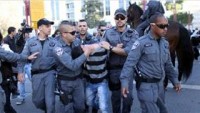 Siyonist İsrail Güçleri Bıçak Bulundurdukları İddiasıyla İki Filistinli Genci Tutukladı