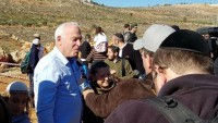 Siyonist Yerleşimciler El-Halil’de Filistinlilere Ait Araziyi İşgal Etti ​