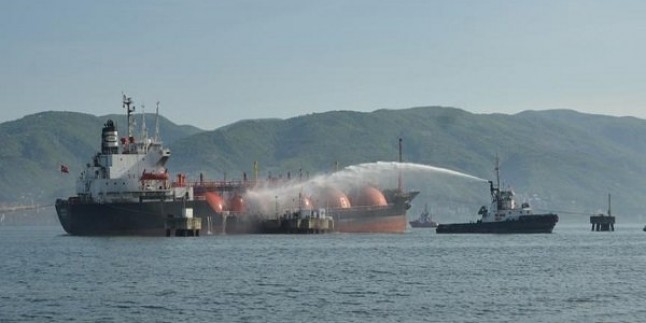 Kaza geçiren İranlı petrol gemisinin patlama olasılığı yüksek