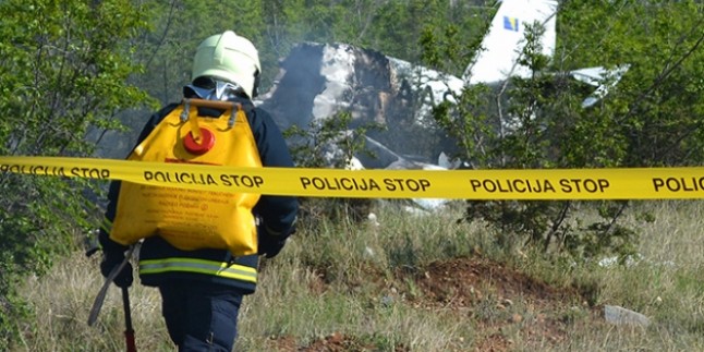 Bosna Hersek’te eğitim uçağı düştü: 4 ölü