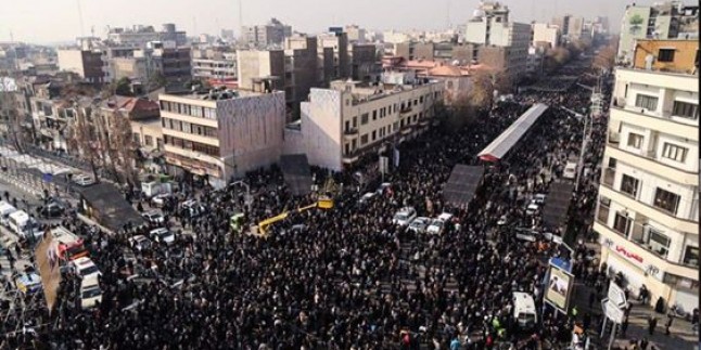 Foto: Ayetullah Haşimi Rafsancani’nin cenaze törenine halktan yoğun katılım