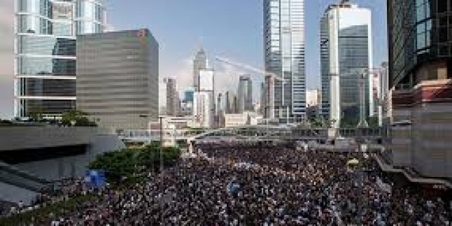Hong Kong’daki gösterilerde 80 gözaltı
