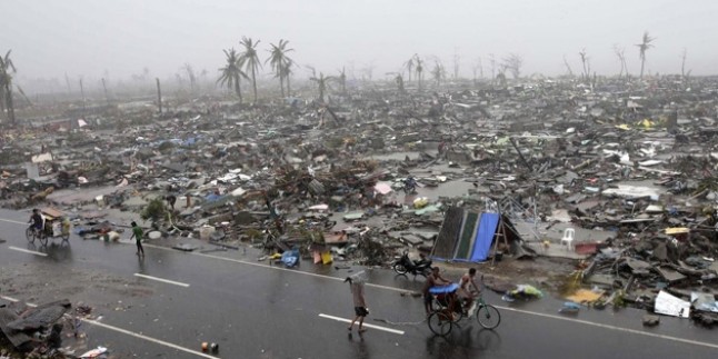 Filipinler’i Vuran Tayfun Zayıflayarak Batı Kıyılarına Doğru İlerliyor…