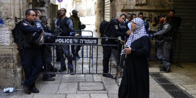 Siyonist İşgal Güçleri Mescid-i Aksa’da 5 Filistinli Kadını Gözaltına Aldı…