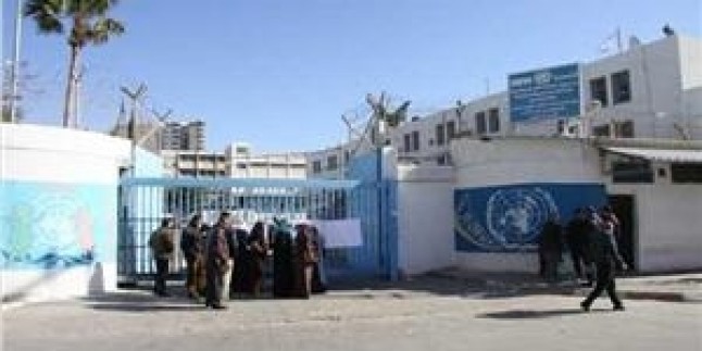Gazze’de Evleri Yıkılan Onlarca Kişi BM Binası Önünde Protesto Gösterisi Yaptı…