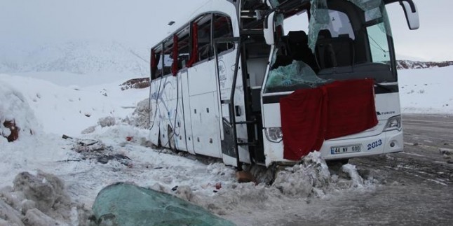 Malatya’da Yolcu Otobüsü Devrildi: 1 Ölü 15 Yaralı…
