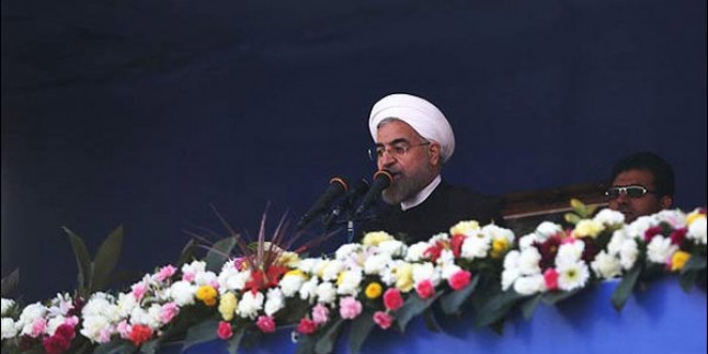 Hasan Ruhani, Tahran’ın Azadi Meydanı’nda Büyük Kalabalığa Hitap Etti…