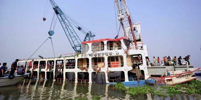 Bangladeş’te 150 Yolcu Taşıyan Feribot Battı…