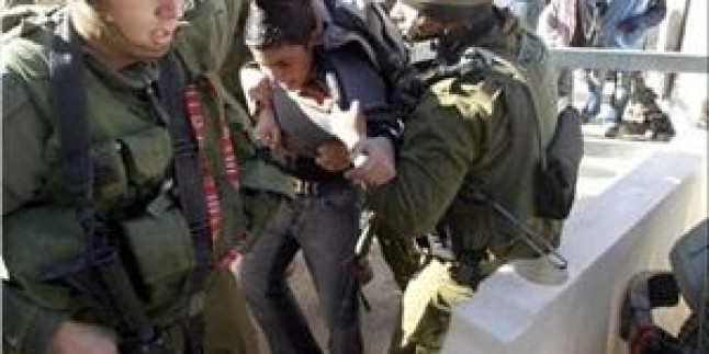 İşgal Güçleri Batı Yaka ve Kudüs’te 8 Filistinliyi Gözaltına Aldı…