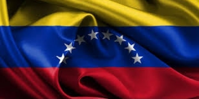 Venezuela dışişleri bakanlığı, Amerika’nın bu ülke aleyhindeki girişimine tepki olarak Amerika’daki maslahatgüzarını geri çekti.