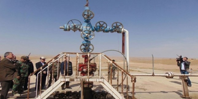 Suriye Petrol Bakanı Homs Kırsalında Teröristlerden Temizlenen Petrol Platformlarını İnceledi…