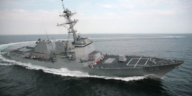 İran Donanmasının Uyarısı Üzerine ABD Savaş Gemisi Bölgeden Kaçtı