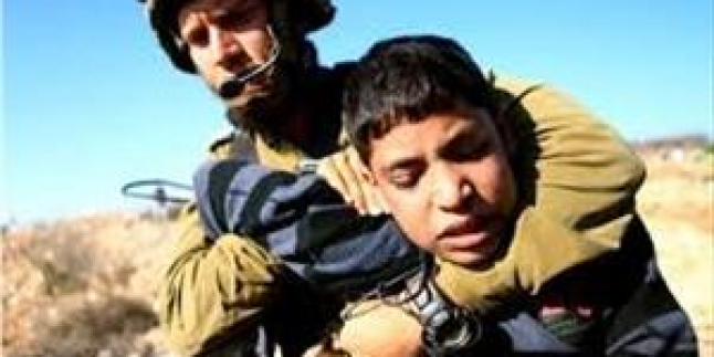 İşgal Güçleri Filistinli Çocuk Esirleri Tecavüzle Tehdit Ediyor
