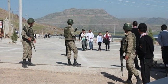 Mardin’de Suriyeli gerginliği: 4’ü asker 5 yaralı