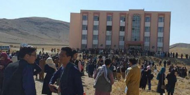 Afganistan’da üniversiteye bombalı saldırı