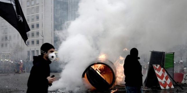 Fransa’da öfke dinmiyor! Sarı Yelekliler yeniden sokaklarda