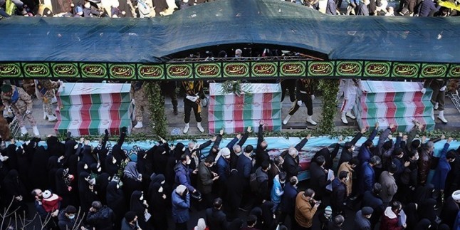 İran Genelinde 250 İsimsiz Şehidin Cenaze Törenleri Yapıldı