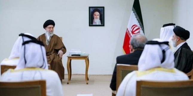 İmam Seyyid Ali Hamenei: Arap dünyasından beklenen, işgalci rejim cinayetlerine karşı açıkça meydana inmeleridir