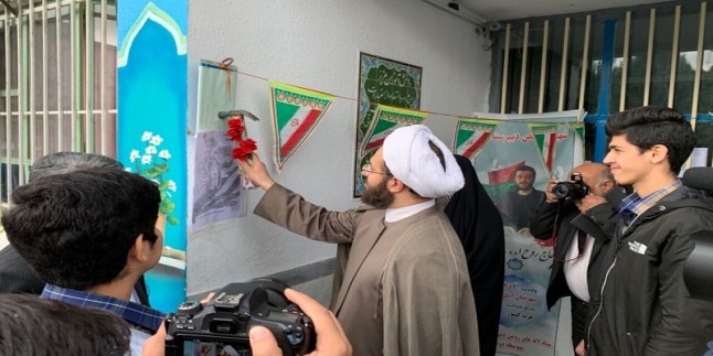 İran genelindeki okullarda emperyalizmle mücadele zili çalındı