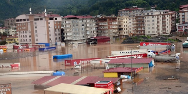 Artvin’de sel felaketi: 8 ölü