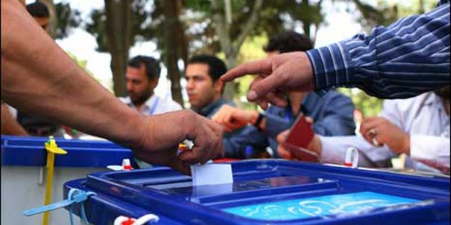 İran’da seçimler dine dayalı demokrasinin tecellisidir