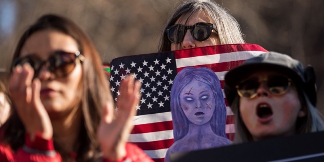 ABD’de kadınlar Trump’a karşı ayaklandı