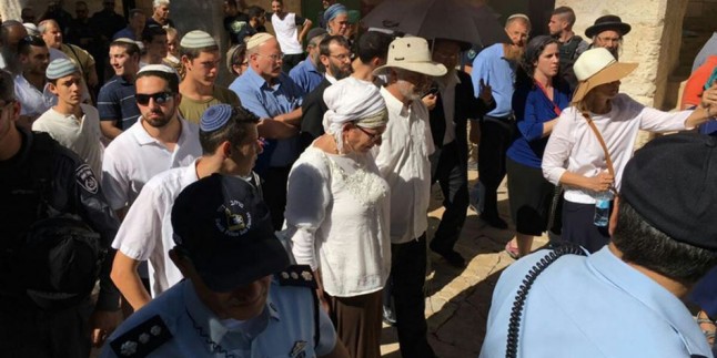 Siyonist Yerleşimciler İşgal Güçleri Himayesinde Mescid-i Aksa’ya Baskın Düzenledi