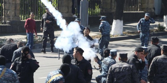 Ermenistan’da Olaylar Kontrolden Çıkıyor: Hükümet Binaları Kuşatılıyor