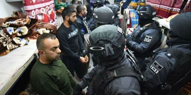 Filistinli Esir Vail En-Netişe İsrailli Subayı Darp Etti ​