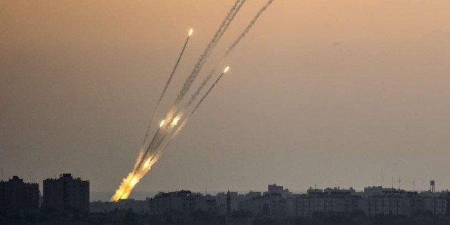 “Siyonistler Direniş Füzeleriyle Kavruluyor” Gazze Direnişi Siyonist İsrail’in Askalan, Kiryad Gad, Kiryad Melahi Ve Eşkul Kasabalarını Grad Füzeleriyle Vurdu