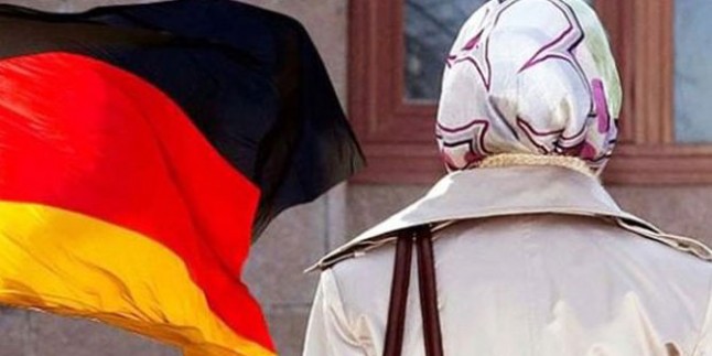 Almanya’da öğretmenlere başörtüsü yasağı kaldırıldı