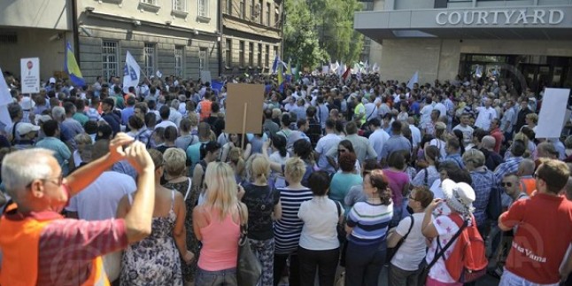 Bosnalı işçiler, yeni yasa tasarısını protesto etti