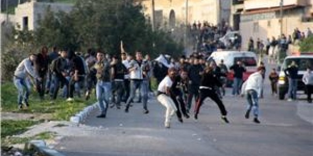Kudüs’te Filistinli Gençlerle İşgalci Askerler Arasında Çatışmalar