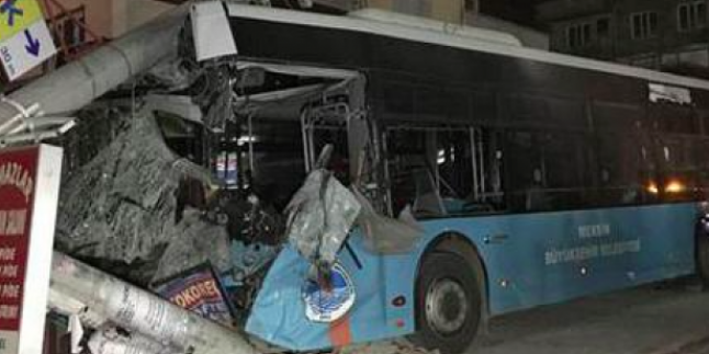 Mersin’de Belediye otobüsü kaza yaptı: 15 yaralı