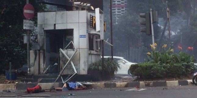 Endonezya’nın başkenti Cakarta’da bombalı saldırılar düzenlendi