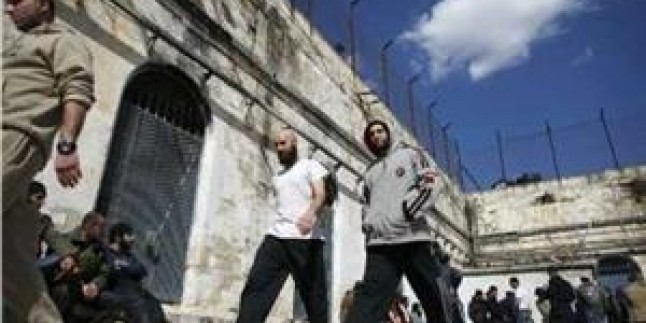 İdari Hapis Cezasıyla Esir Tutulan Filistinli Sayısı 700’ü Geçti
