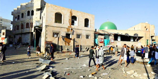 Suudi Rejim Yemen’de Bir Camiyi Bombaladı