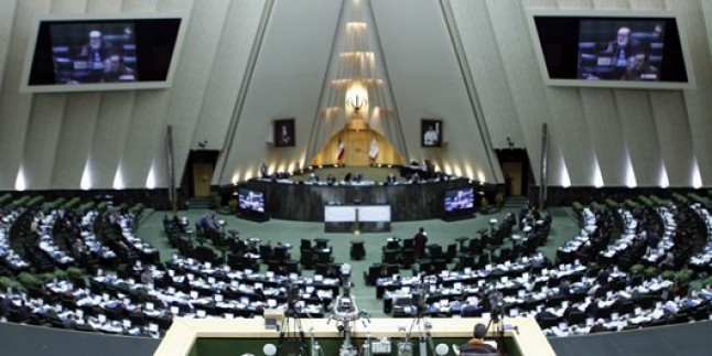 İranlı milletvekilleri referandumu kınadı
