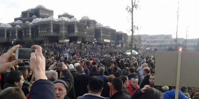 Kosova’da protestolar sürüyor