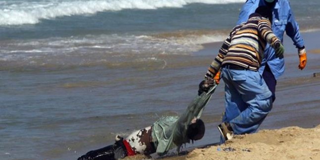 Libya’da sığınmacı botu battı: 100 kişi kayıp