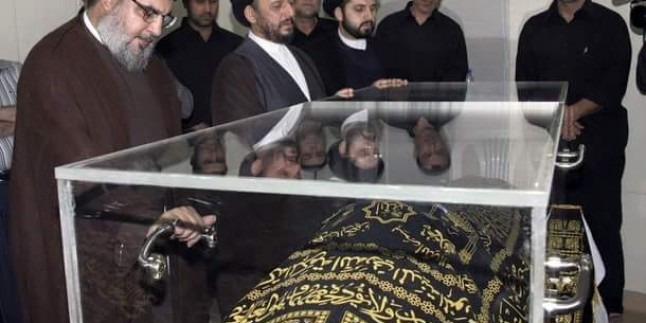 Foto: Lübnan Hizbullahı Lideri Seyyid Hasan Nasrullah, Seyyid Muhammed Hüseyin Fadlullah’ın Kabrini Ziyaret Etti
