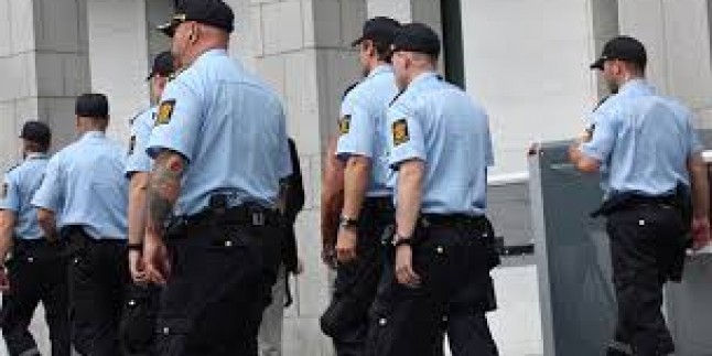 Norveç polisi artık mesai saatlerinde yanında silah taşıyamacak