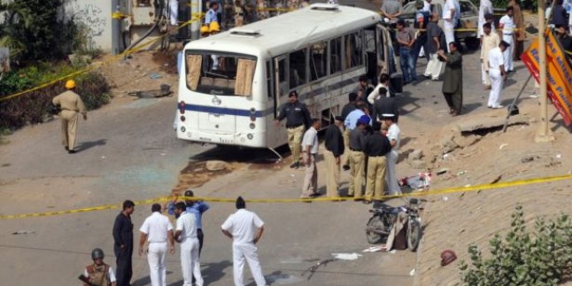 Pakistan’da otobüste patlayan bomba 11 kişinin ölümüne, 23 kişinin ise yaralanmasına neden oldu