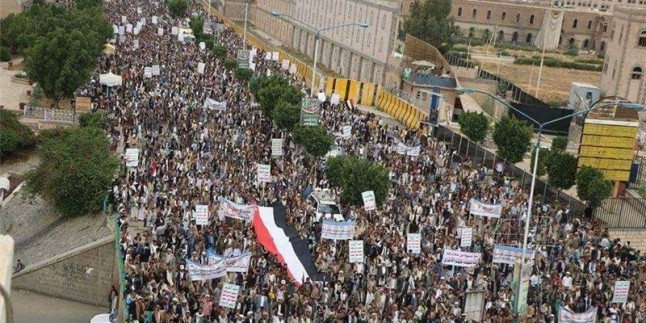 Yemen Halkı, Suudi Rejiminin Katliamlarını Protesto Etti