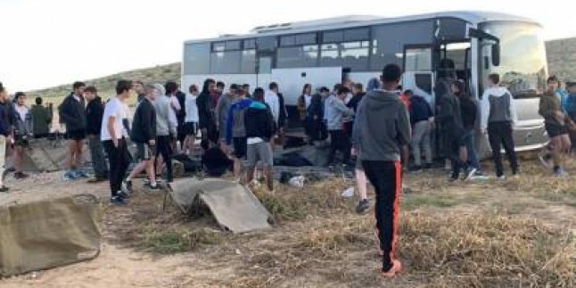 Siyonist İsrail Askerlerini Taşıyan Otobüs Devrildi: 1 Ölü, 22 Yaralı