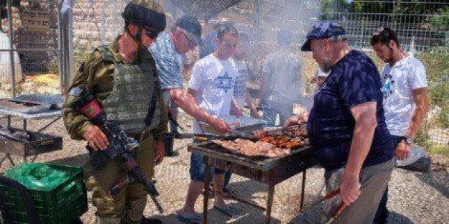 Siyonist Yahudilerden açlık grevine çirkin tahrik