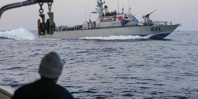 İşgal askerleri 5 Filistinli balıkçıyı gözaltına aldı