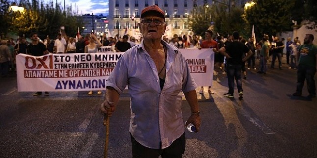 Yunanistan’da 3. kurtarma paketine karşı gösteri düzenlendi